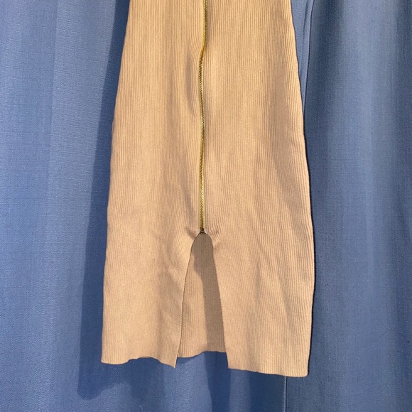 Fitting dress - Picture 6 of 7